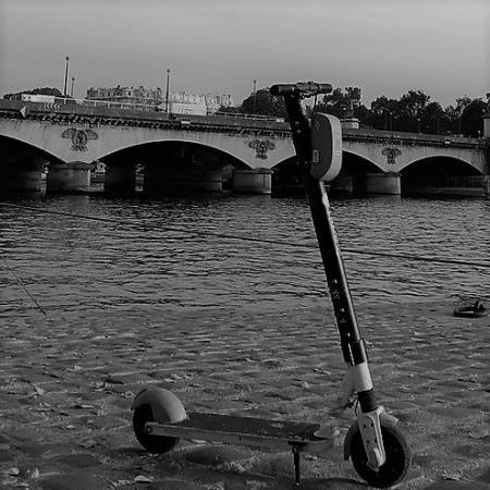 Faut-il assurer une trottinette électrique avant de l'utiliser sur la voie publique? Xavier VAN DER SMISSEN répond à la question.